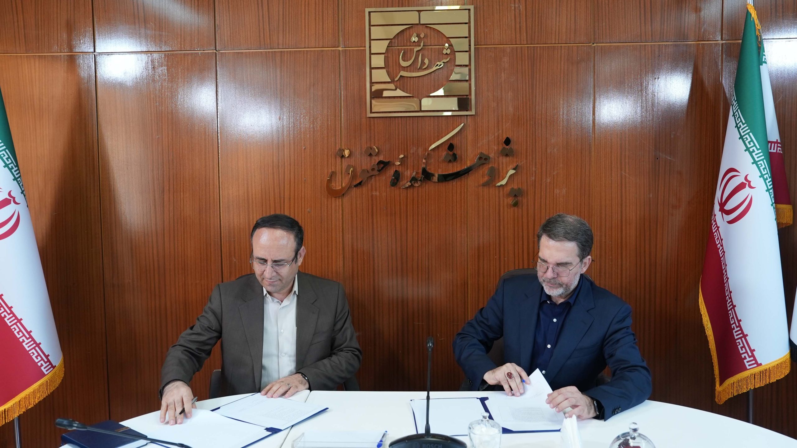 امضای تفاهم‌نامه با کانون وکلای دادگستری مرکز